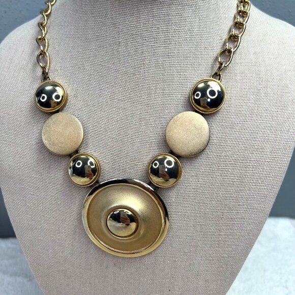 Chunky Gold Tone Link Statement Necklace Round Pendant - Picture 2 of 5